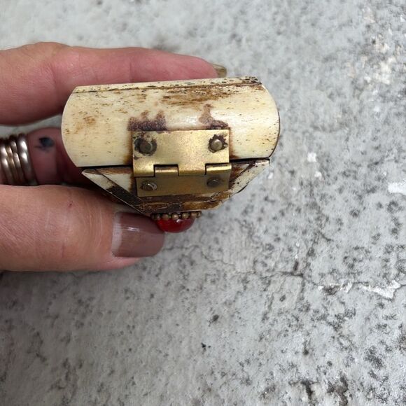 Vintage bone trinket box - Picture 4 of 5